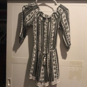 abercrombie and fitch white and grey romper